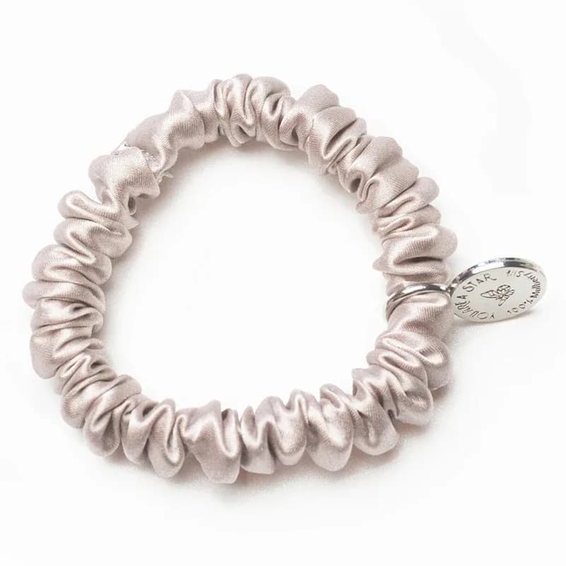 Amelie Soie Mini Silk Greige från Amelie Soie – köp hos Apotek Hjärtat