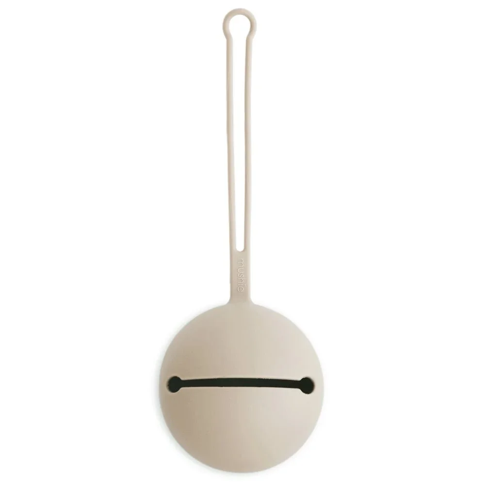 Mushie Pacifier Case Shifting Sand från Mushie – köp hos Apotek Hjärtat