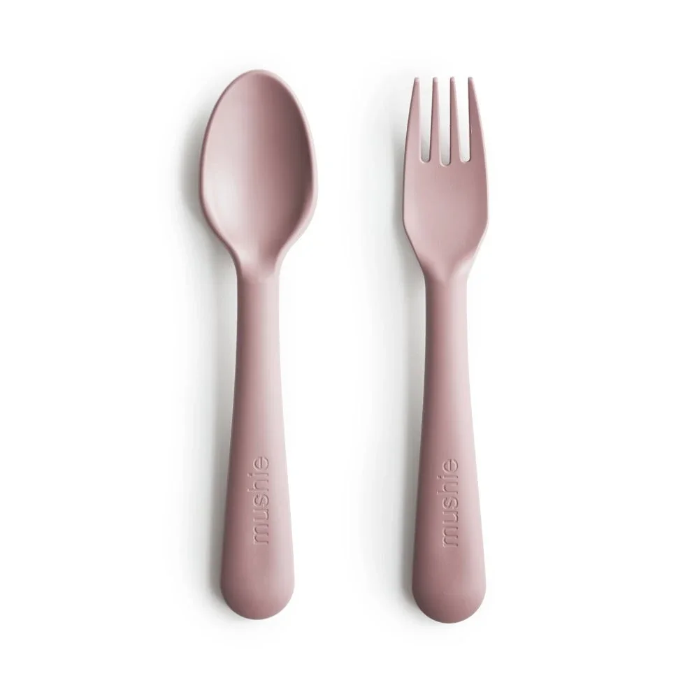 Mushie Fork & Spoon Blush från Mushie – köp hos Apotek Hjärtat