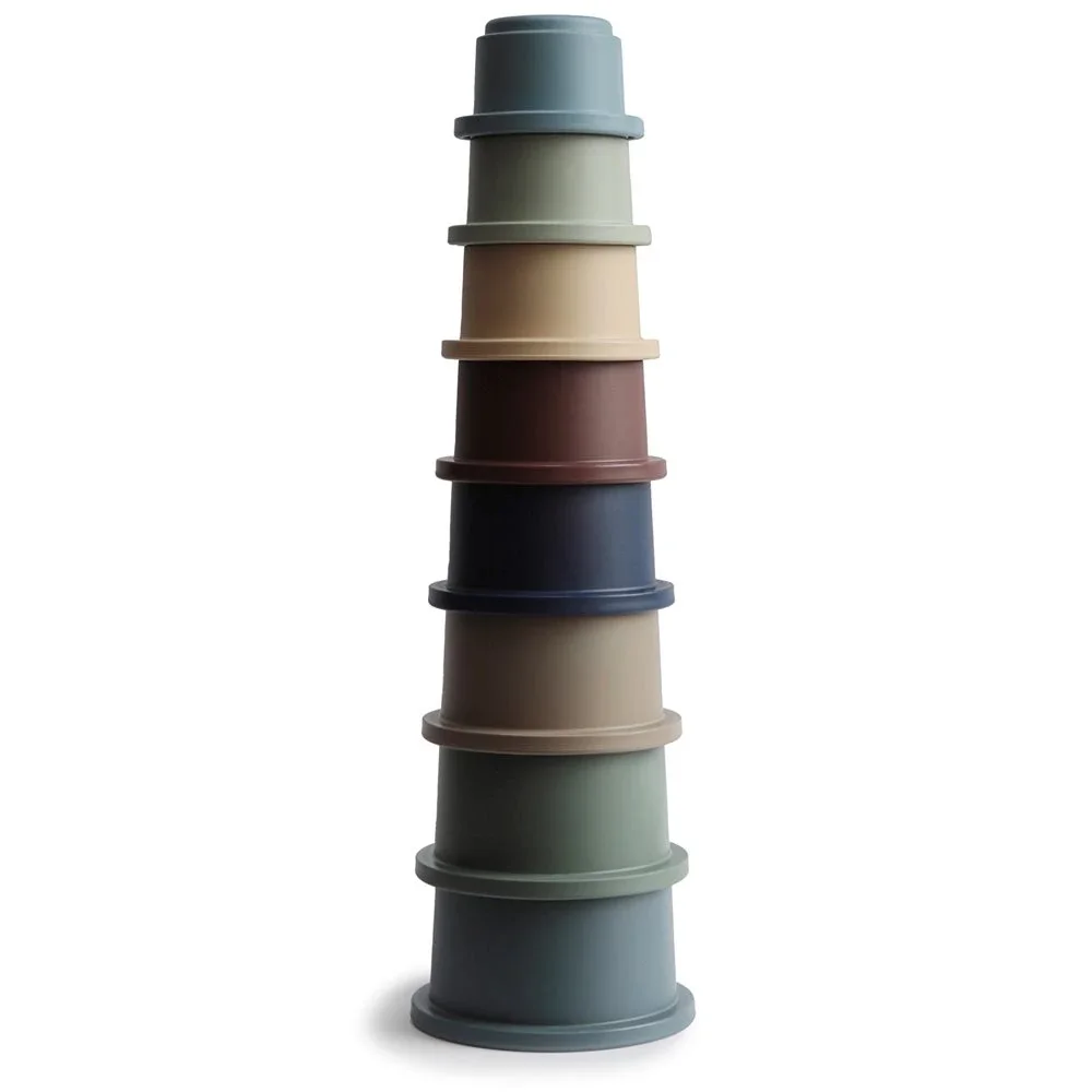 Mushie Stacking Cups Forest från Mushie – köp hos Apotek Hjärtat