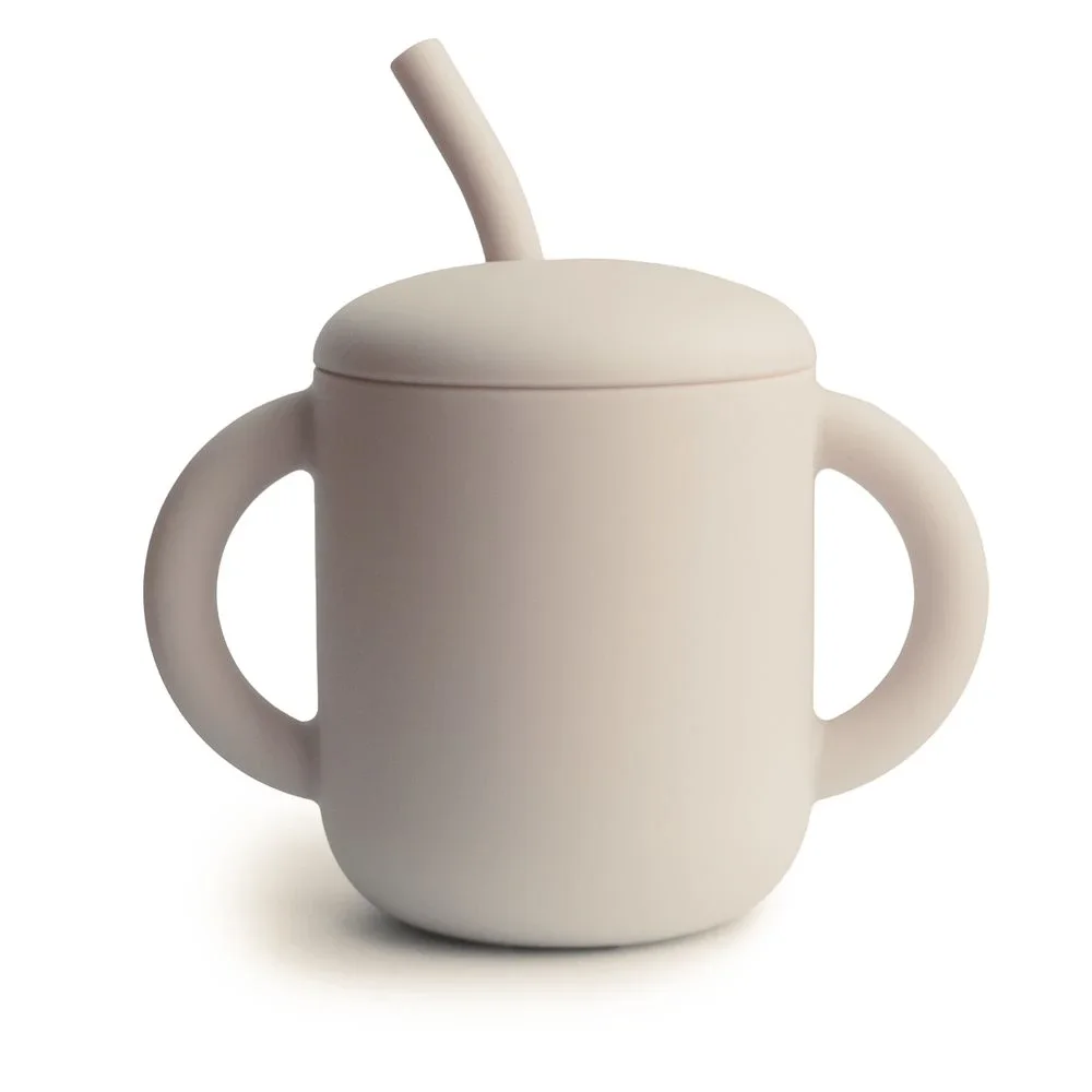 Mushie Silicone Training Cup + Straw 175 ml Shifting Sand från Mushie – köp hos Apotek Hjärtat
