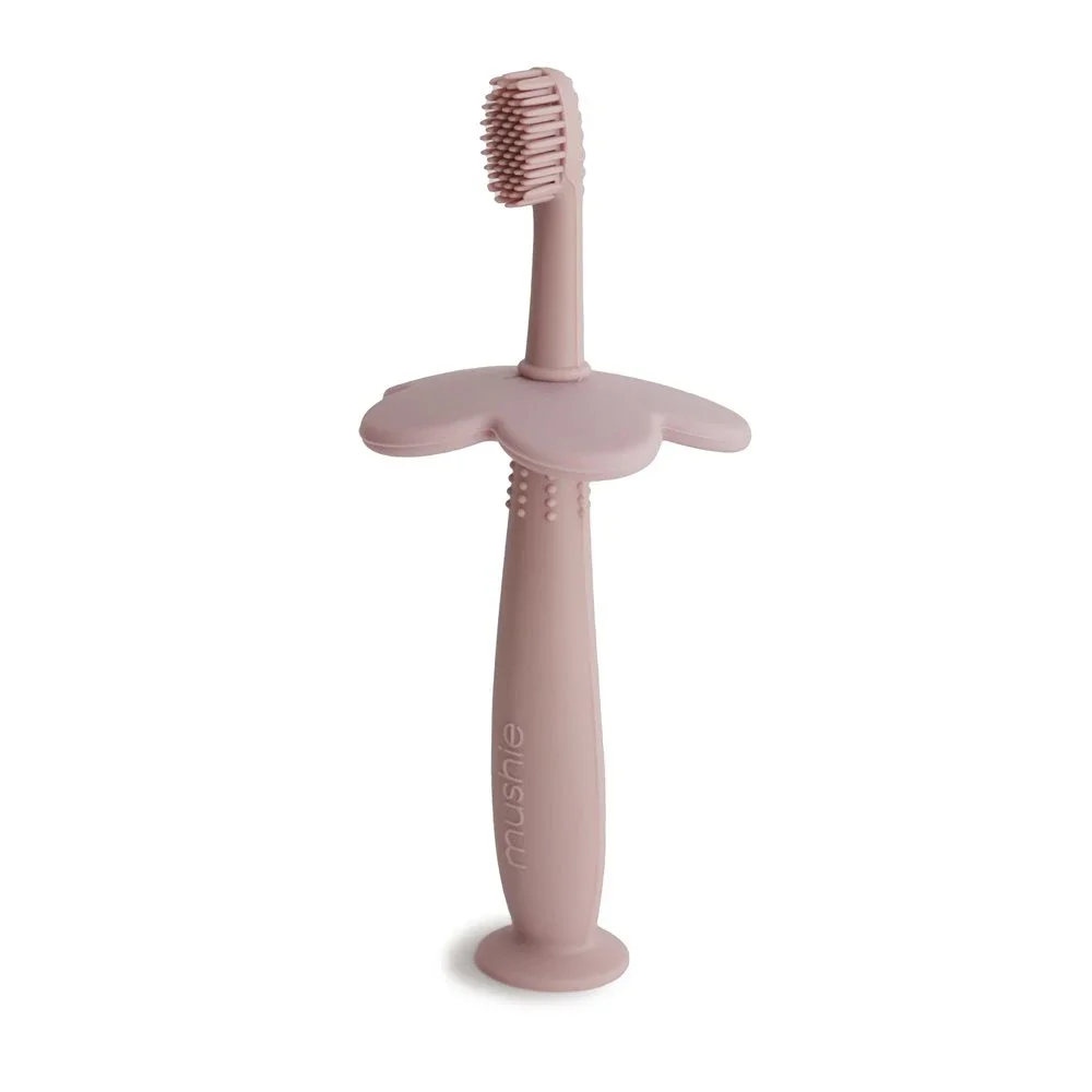 Mushie Flower Training Toothbrush från Mushie – köp hos Apotek Hjärtat