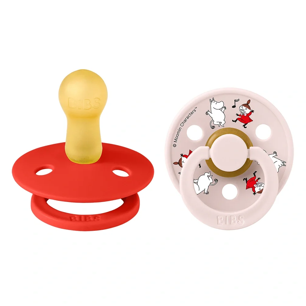 BIBS x Moomin Pacifier Colour Dancing Latex Candy Apple Mix 2 pack Size 2 från BIBS, Mumin – köp hos Apotek Hjärtat