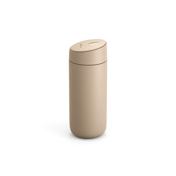 Fellow Carter Slide Sand Dune Termosmugg, 473 ml - Beige från Fellow – köp hos Coffee Friend