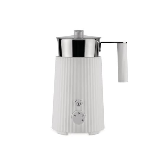 Mjölkskummare Alessi Plisse White – från Alessi – 1519 kr – hos Coffee Friend