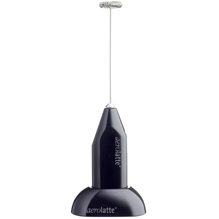 Aerolatte Mjölkskummare Svart med Hållare från Aerolatte – köp hos Delitea