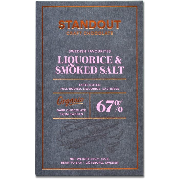 Standout Chocolate Lakrits & Bokrökt Havssalt 50g – från Standout Chocolate – 65 kr – hos Delitea