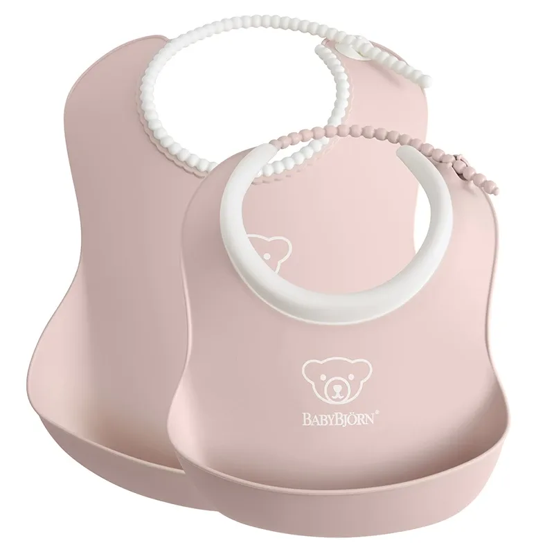 BabyBjörn Haklappsset Blekrosa 2-pack från Babybjörn – köp hos Apotek Hjärtat