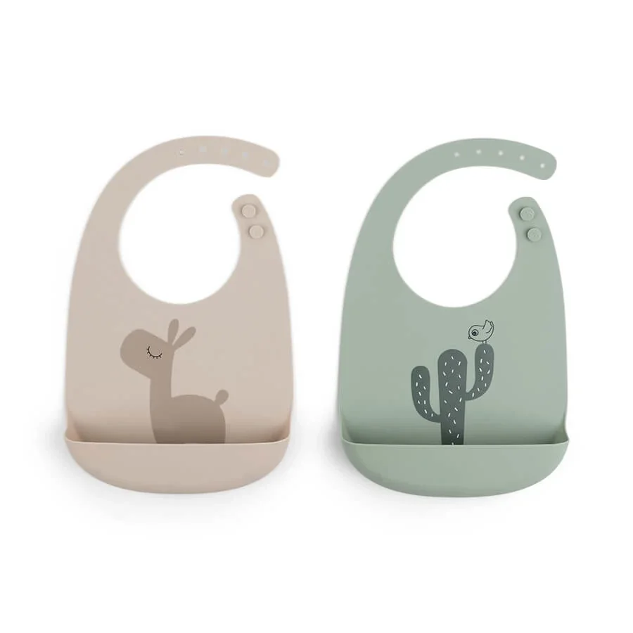 Done by Deer Silicone bib Lalee Sand/Green 2-pack från Done by Deer – köp hos Apotek Hjärtat