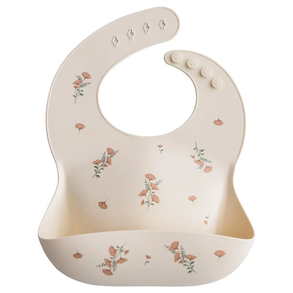 Mushie Silicone Bib Pink Flowers från Mushie – köp hos Apotek Hjärtat