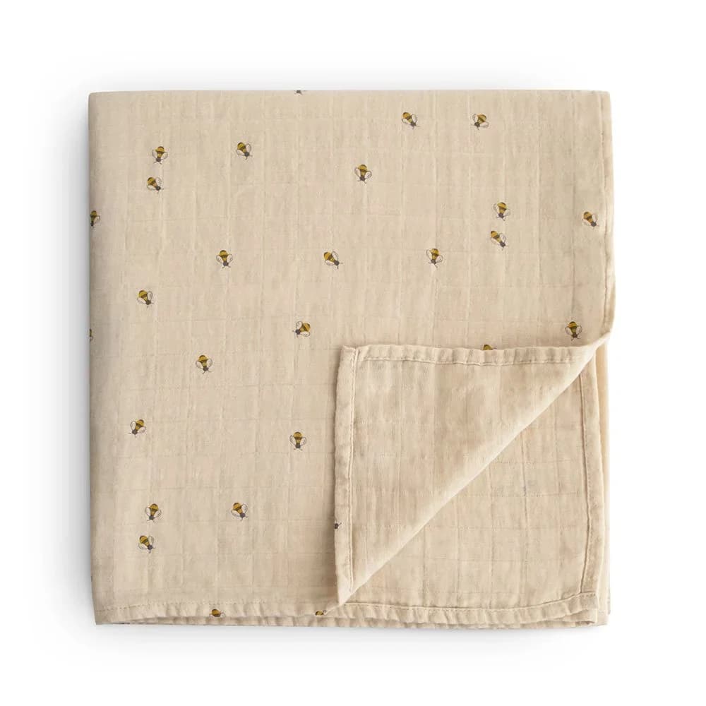 Mushie Muslin Swaddle Bees från Mushie – köp hos Apotek Hjärtat