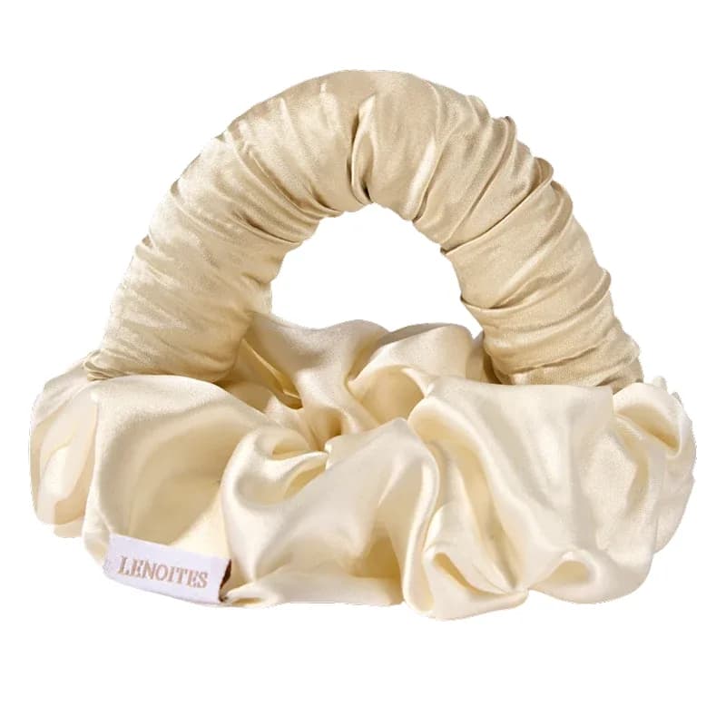 Lenoites Blowout Tie in Mulberry Silk Small Golden Sand från Lenoites – köp hos Apotek Hjärtat