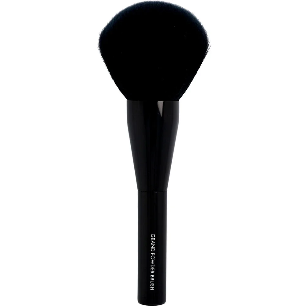 MARIA ÅKERBERG Grand Powder Brush från Maria Åkerberg – köp hos Apotek Hjärtat