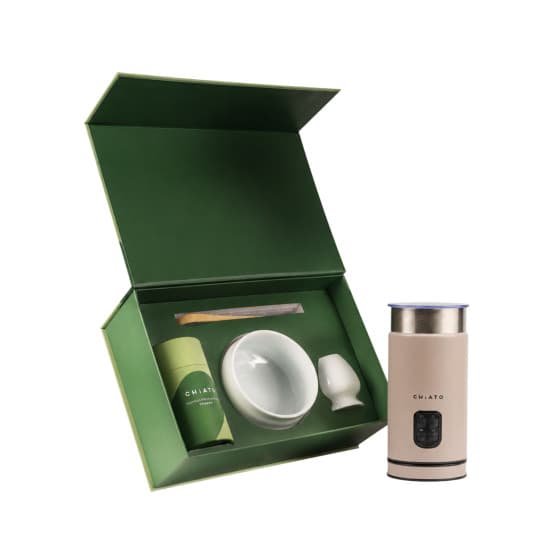 CHiATO milkPLAY mjölkskummare och Zen Pure White matcha-teset – från Chiato – 760 kr – hos Coffee Friend