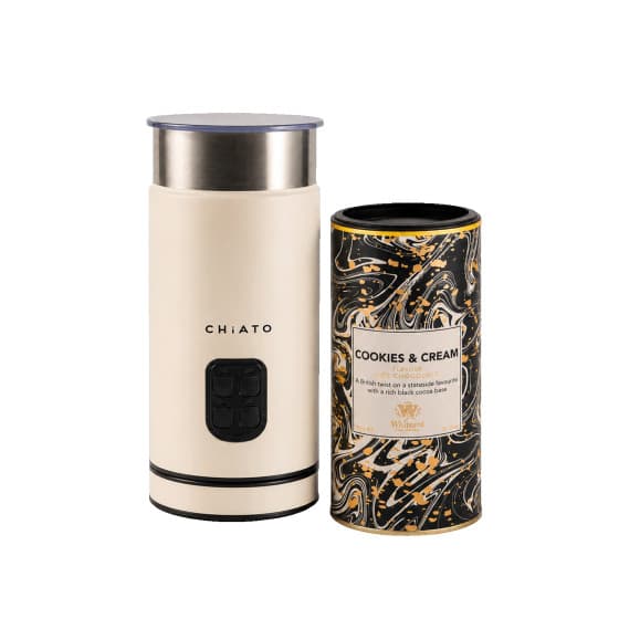 CHiATO milkPLAY mjölkskummare och Whittard of Chelsea Luxury White varm choklad-set från Chiato – köp hos Coffee Friend