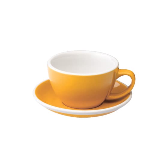 Café Latte-kopp med ett underlägg Loveramics Egg Yellow, 300 ml – från Loveramics – 261 kr – hos Coffee Friend