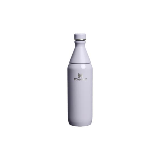 Stanley The All Day Slim Purple Dust vattenflaska, 0.6 l - lila – från Stanley – 490 kr – hos Coffee Friend