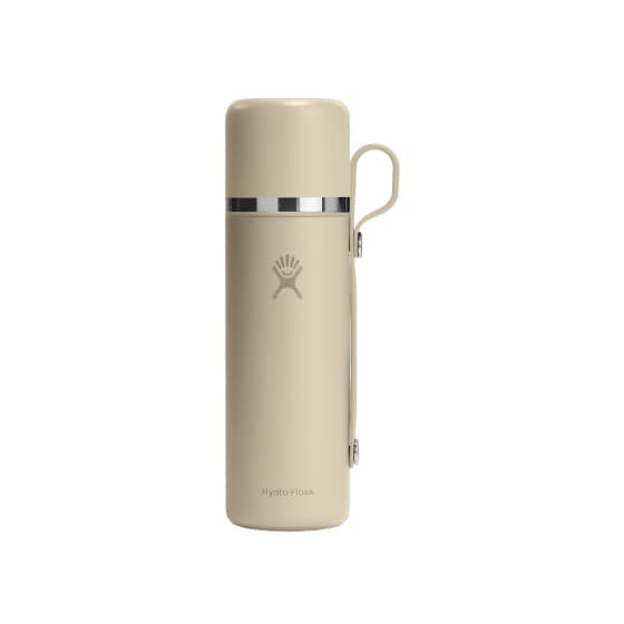 Hydroflask Hot Flask & Cup Oat termosflaska med mugg, 828 ml – från Hydro Flask – 530 kr – hos Coffee Friend