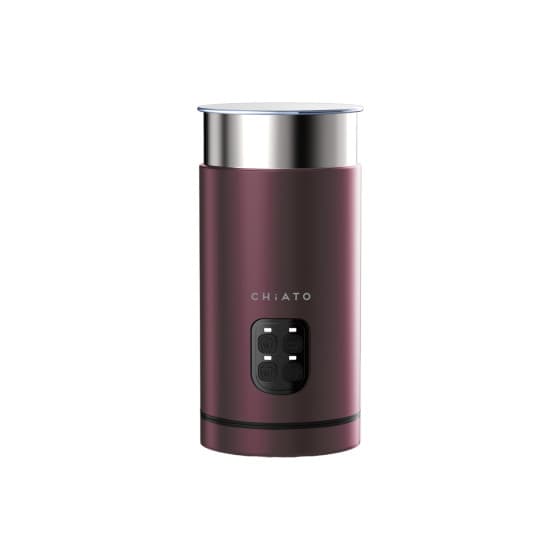 CHiATO milkPLAY automatisk elektrisk mjölkskummare – vinröd – från Chiato – 560 kr – hos Coffee Friend