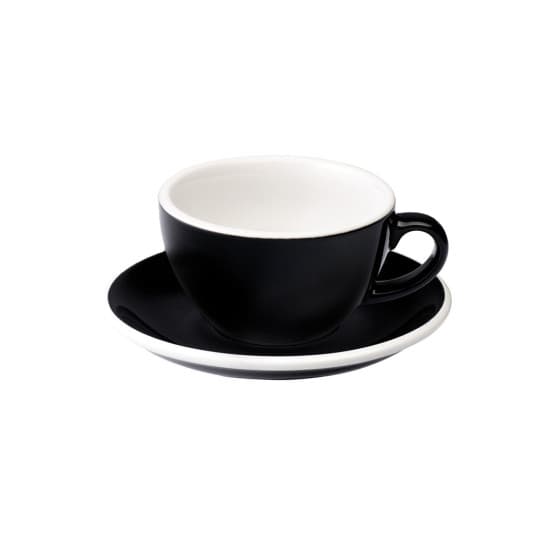 Cappuccino-kopp med ett underlägg Loveramics Egg Black, 200 ml från Loveramics – köp hos Coffee Friend