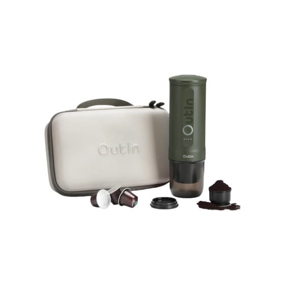 Outin Nano Traveler Forest Green Portabel espressomaskin + Fodral – från OutIn – 1950 kr – hos Coffee Friend