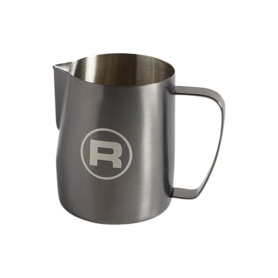 Mjölkkanna Rocket Espresso Competition Sandy Black, 600 ml – från Rocket Espresso – 586 kr – hos Coffee Friend