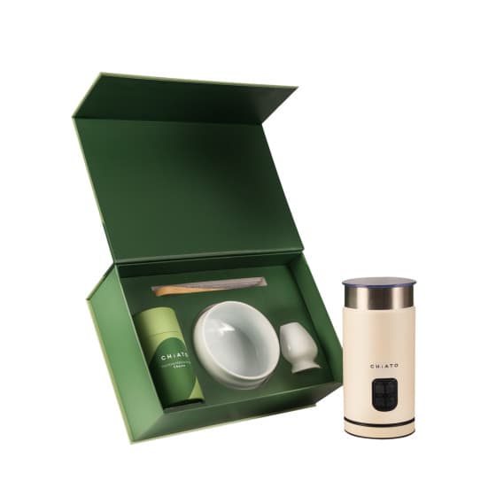 CHiATO milkPLAY mjölkskummare och Zen Pure White matcha-teset – från Chiato – 760 kr – hos Coffee Friend