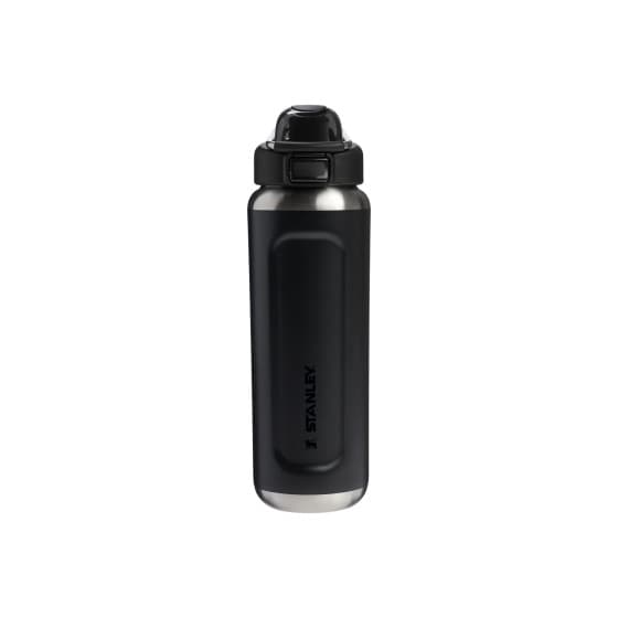Stanley Classic Wellspring Black isolerad vattenflaska, 0,7 l - svart – från Stanley – 480 kr – hos Coffee Friend