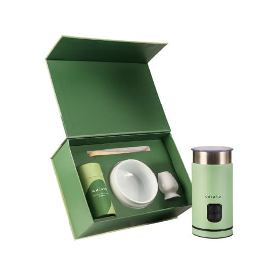 CHiATO milkPLAY mjölkskummare och Zen Pure White matcha-teset – från Chiato – 760 kr – hos Coffee Friend