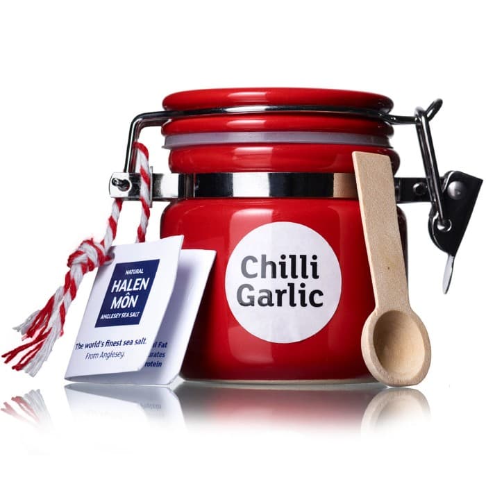 Halen Môn Chilli & Garlic Salt Röd Keramikbehållare 15g