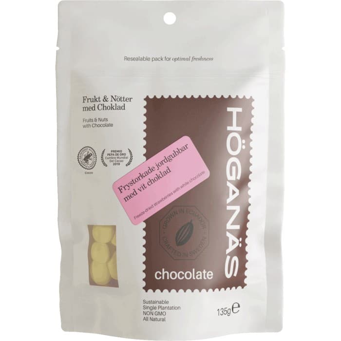 Höganäs Chocolate Dragees Frystorkade Jordgubbar & Vit Choklad 135g från Höganäs Chocolate – köp hos Delitea