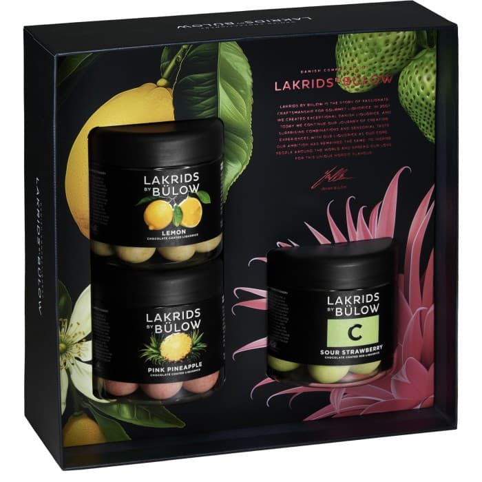 Lakrids by Bülow Black Box Summer Pink Pineapple, Lemon, Sour Strawberry 345g – från Lakrids by Bülow – 365 kr – hos Delitea