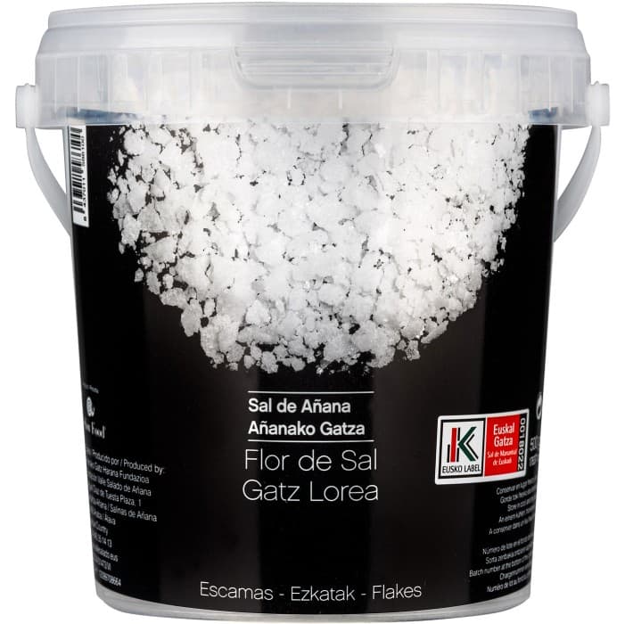 Sal de Añana Flingsalt i Hink 500g – från Sal de Añana – 225 kr – hos Delitea