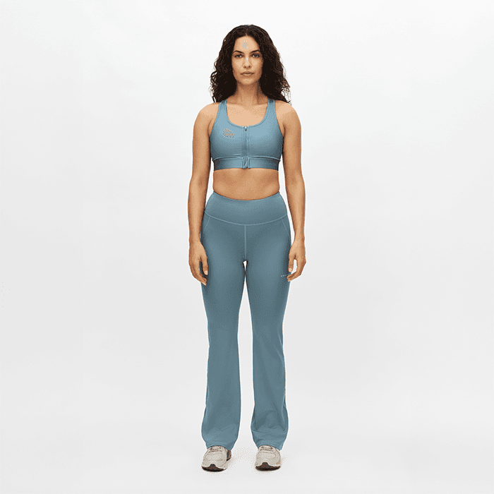Flattering Byxor Blå – från Röhnisch – 799 kr – hos Bodystore