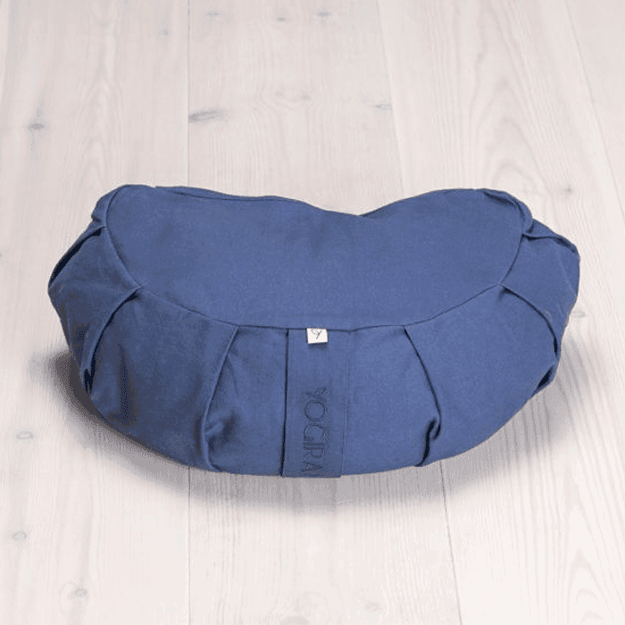 Meditationskudde Crescent Blå – från Yogiraj – 529 kr – hos Bodystore