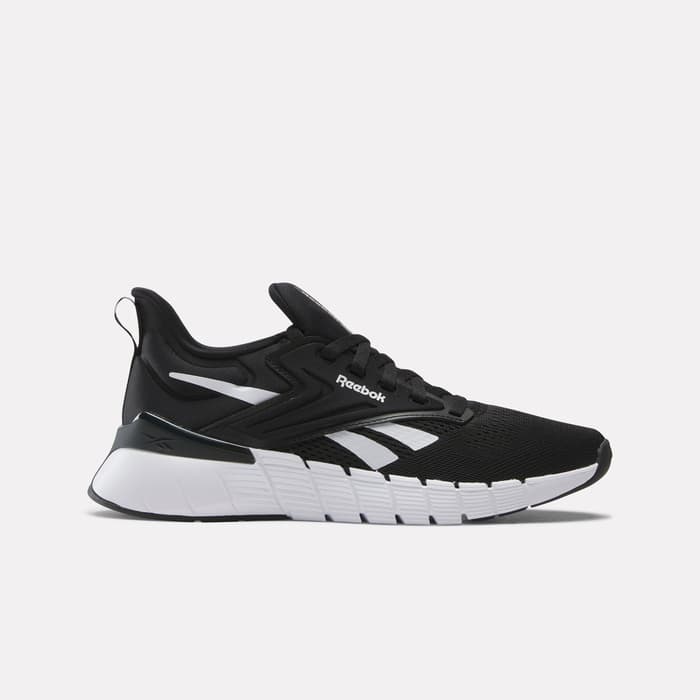 Nano Gym Träningsskor Svart Vit – från Reebok – 1399 kr – hos Bodystore