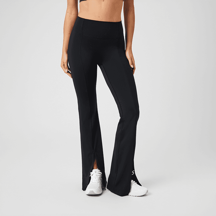 Studio Flared Slit Träningstights Svart – från Björn Borg – 649 kr – hos Bodystore