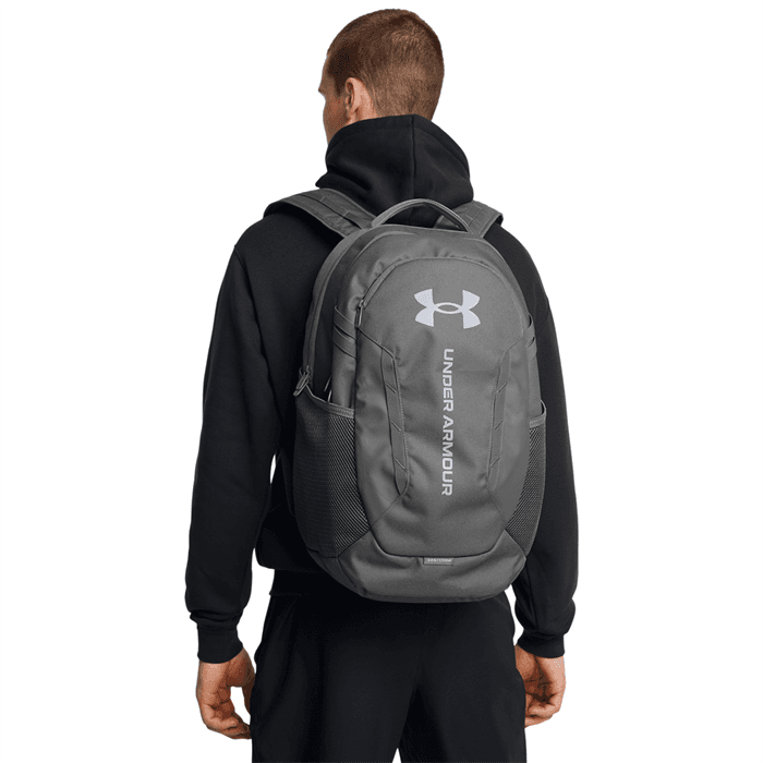 Hustle 6.0 Ryggsäck Grå – från Under Armour – 649 kr – hos Bodystore