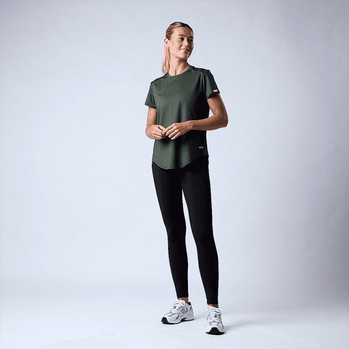 Lucy T-shirt Grön – från CLN ATHLETICS – 399 kr – hos Bodystore