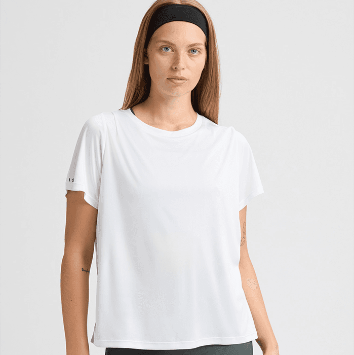Team Logo T-shirt Vit – från Röhnisch – 209 kr – hos Bodystore