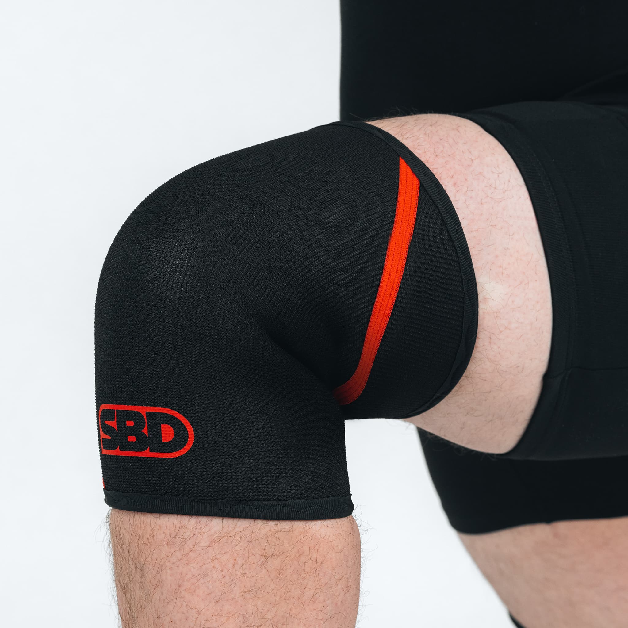 SBD Original Knäskydd för styrkelyft 7mm – från SBD Apparel – 1449 kr – hos Bodystore