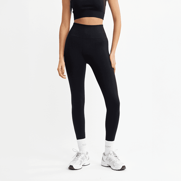 Träningstights Svart – från Drop of Mindfulness – 349 kr – hos Bodystore