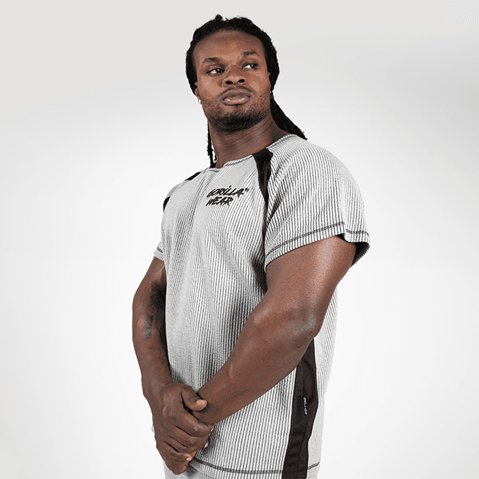 Augustine Old School Work Out Top, Grey – från Gorilla Wear – 549 kr – hos Bodystore