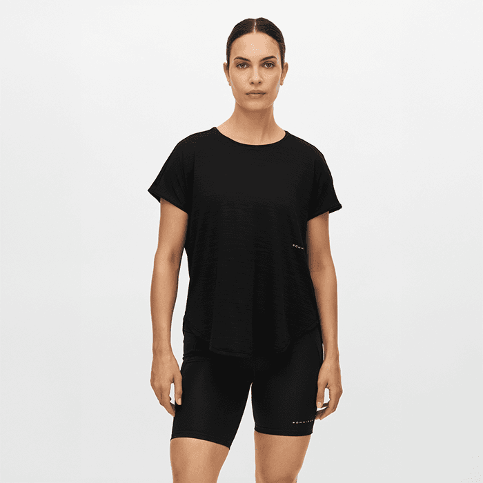 Motion Träningstshirt Svart – från Röhnisch – 449 kr – hos Bodystore
