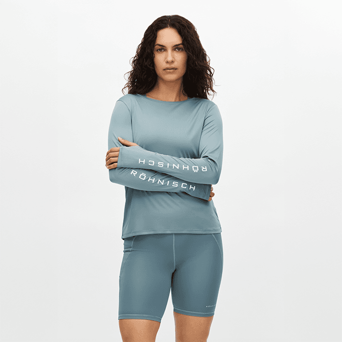 Team Logo Långärmad Blå – från Röhnisch – 399 kr – hos Bodystore