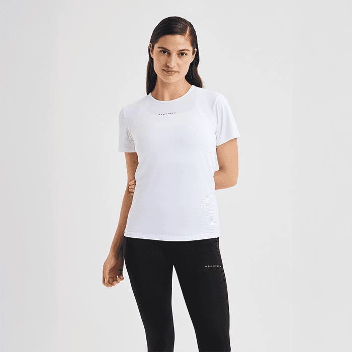 Jacquard T‑shirt Vit – från Röhnisch – 399 kr – hos Bodystore