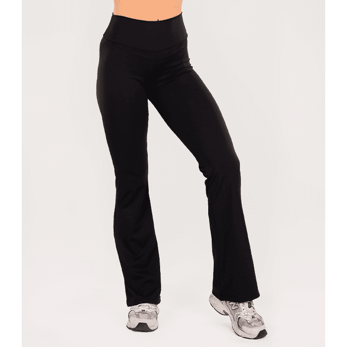 Flared Träningstights Svart – från Star Wear – 499 kr – hos Bodystore