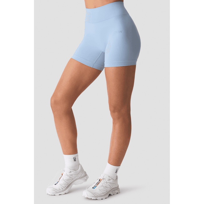 Smooth Seamless Midi Shorts Blå – från ICANIWILL – 499 kr – hos Bodystore