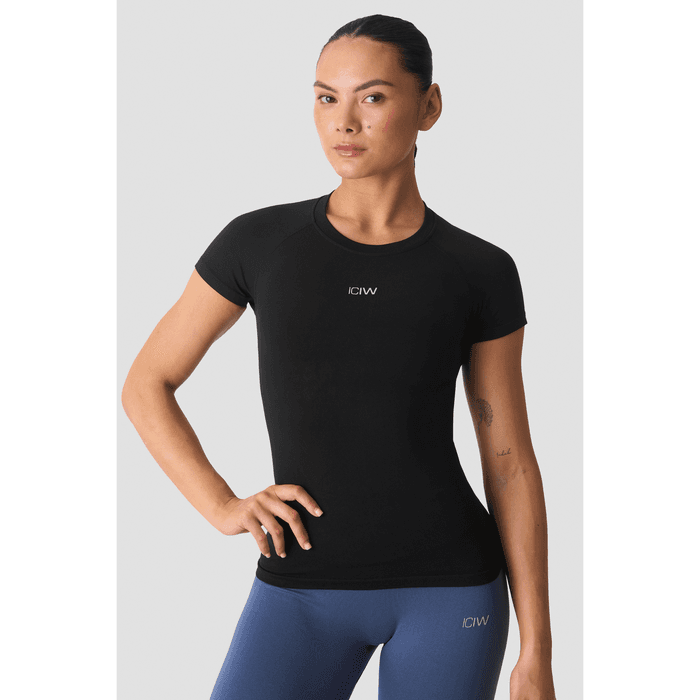 Smooth Seamless T-shirt Svart – från ICANIWILL – 499 kr – hos Bodystore