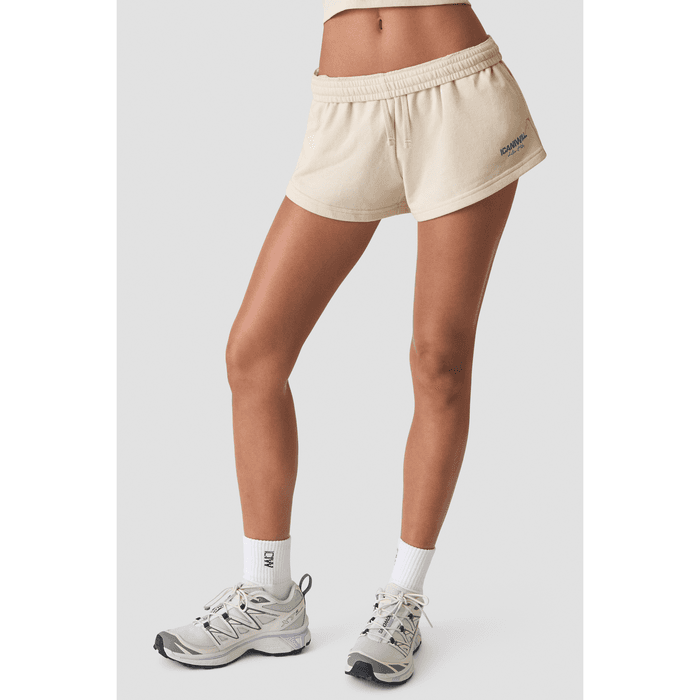 Everyday Terry Mid Shorts Beige – från ICANIWILL – 499 kr – hos Bodystore